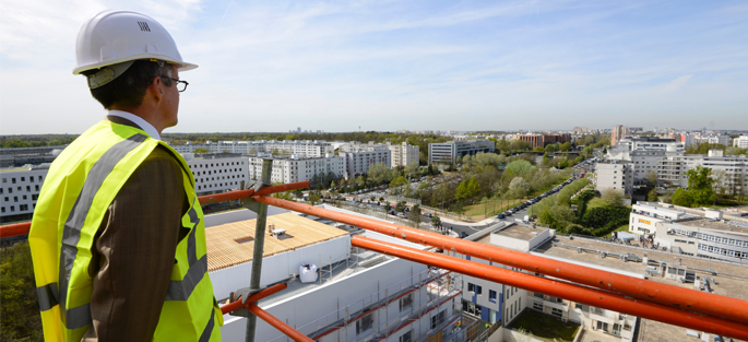 Photographie d'une visite de chantier depuis la Résidence Panorama, à Champs-sur-marne, avec la présence de Nicolas Ferrand