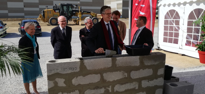 Nicolas Ferrand pose la première pierre du bâtiment Spirit à Bailly-Romainvilliers