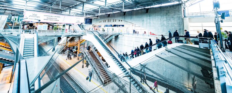 Photographie de la gare TGV de Marne-la-Vallée - Chessy dans la station touristique du Val d'Europe (Disneyland-Paris)