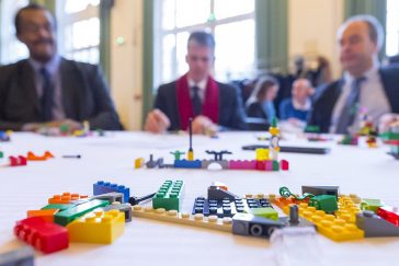 Table de réunion : Séminaire d'entreprise les LEGOS EPAMARNE/EPAFRANCE (siège social à Noisiel)