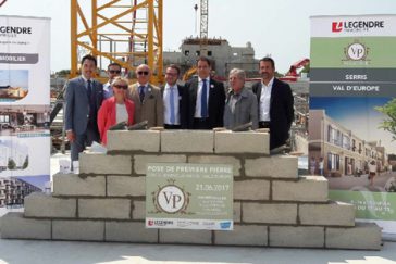 Photographie de la pose de la première pierre du programme de logements Victoria park - le 21 juin 2017