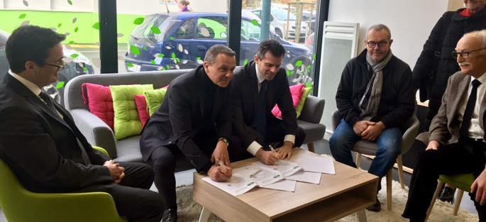 Photographie des deux signataires de la charte de l'écoquartier de Montévrain