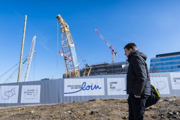 Palissade de chantier et grues de chantier - Gare de Noisy-Champs