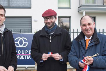 Photographie de messieurs Mathieu VISKOVIC, maire de Noisiel, Jean-Baptiste REY, directeur général par intérim d’EPAMARNE, aménageur de la ZAC et Marc GILLI, Directeur national de la promotion du Groupe Gambetta pour l'inauguration de L'Orée des Arts à Noisiel