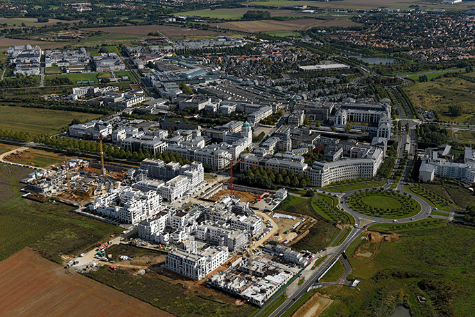 Vue aérienne du centre urbain du Val d'Europe à Serris et Chessy