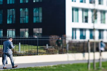 Abords de l'immeuble de bureaux Citalys, dans l'écoquartier de Montévrain.