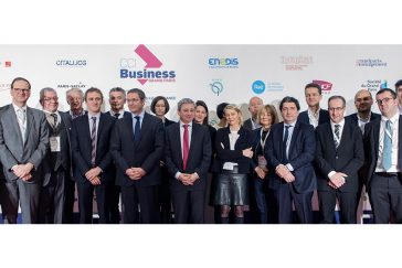 Photographie de groupe prise à l'occasion de la signature de l'accord de partenariat entre la CCI Business Grand Paris et Epamarne pour faciliter l’accès des PME/PMI aux marchés du Grand Paris