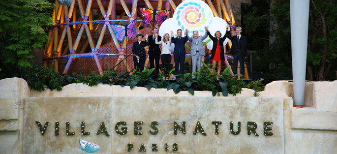 Photographie de groupe prise lors de l'inauguration de Villages Nature Paris
