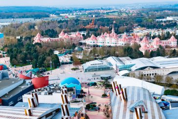 Vue aérienne de la station touristique Disneyland-Paris