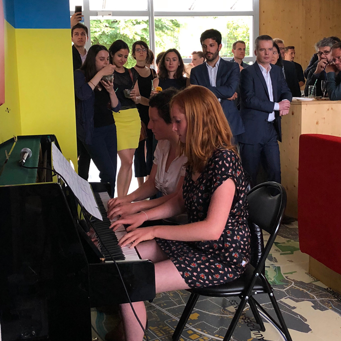 Les collaborateurs d'EPAMARNE lors de l'inauguration du Piano-Bar