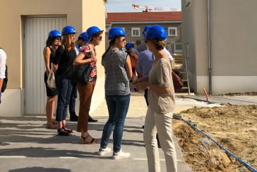 Photographie de groupe prise lors de visite de deux experts lors de la labellisation de l'écoquartier de Montévrain