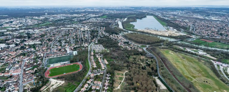 La ZAC des Coteaux de la Marne a été créée en 2009. Située au nord du territoire communal de Torcy, elle s’étend sur près de 14 hectares. Elle est incluse dans un secteur plus vaste dit « des Coteaux », au nord de la commune, en limite de la Marne et de la base de loisirs de Vaires-Torcy.