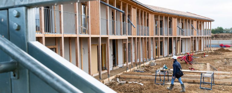 I3F réalise un programme exemplaire de 30 logements sociaux à Chanteloup-en-Brie, qui intègre trois composantes essentielles pour réduire les délais de construction et augmenter la performance environnementale : la maquette numérique BIM, la construction bois et la labellisation BEPOS.