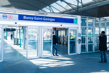 L'entrée du RER A à Bussy-Saint-Georges, du côté de la place Fulgence Bienvenüe